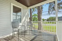 Backyard Bungalow • 2BR Near BTV + Fenced Yard - Homestays
