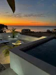 Private 3 bed 3 bath home with it's own pool and amazing ocean views. - فلل