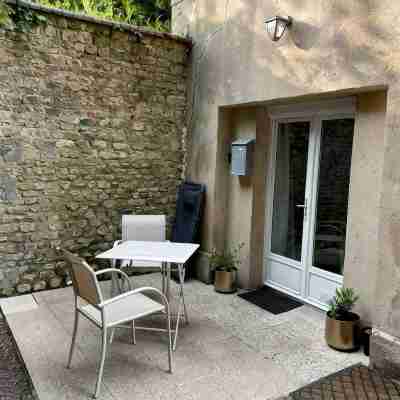 Quiet Tiny House with a Patio and 1 Parking Space, Right in the Heart of Downtown Bayeux Others
