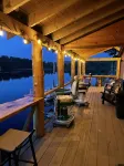Adirondack lakeside 4 season home on Lake Algonquin with new hot tub - WiFi