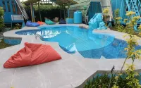 Tanjung Tinggi Cottage - Pools