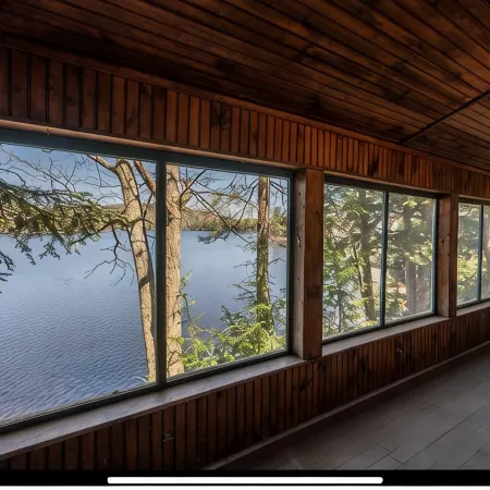 Sweet vintage cottage on Mountain View Lake, 2024 updates, next to Lake Sunapee