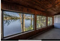 Sweet vintage cottage on Mountain View Lake, 2024 updates, next to Lake Sunapee