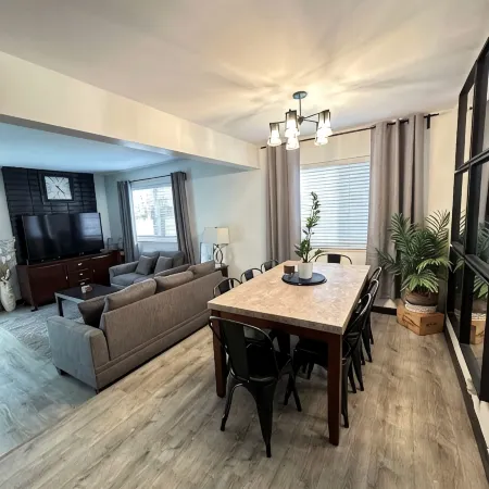 Tranquil Escape: 4-Bedroom Home with Modern Amenities and pool
