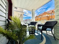 Ultra Modern 3 BR Apt - 5 min walk to the Beach! - 4-Star