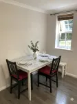 A Modern Apartment close to York City Centre with Free Parking