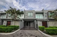 The Langkawi Luxury - Private Pool Villas & Rooftop Sunset  호텔