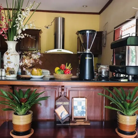 Villa Phonethip Mekong Riverside Отели рядом с достопримечательностью «Ват Лонг Кун»