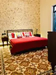 Luxury Home & Pool, 5 Min from Downtown - บังกะโล