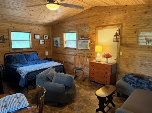 Buckeye cabin is nestled in the woods with access to the Little Missouri River. - 3つ星