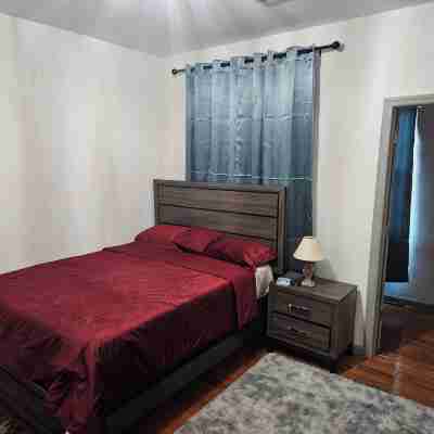 Spacious 3-bedroom apt,2 baths with AC, WiFi in amazing Jersey City Rooms