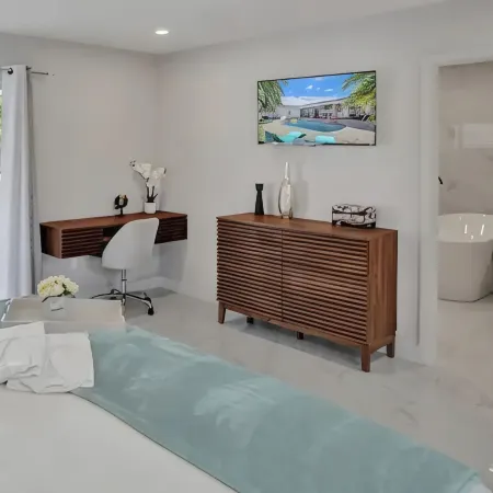 Modern 4 BR  - Heated Pool - Game Room - Arcades- Kosher Option