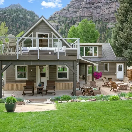 Hooray for Ouray! Hot tub and 2 blocks to Main Street!