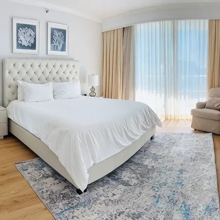 Fontainebleau Tresor Remodeled One-Bedroom Suite