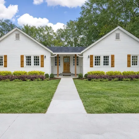Cozy 4BR Cottage in Downtown Warm Springs