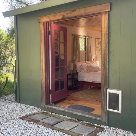 Charming 1-bedroom Cabin in the Forest Nevada City with AC, WiFi