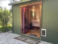 Charming 1-bedroom Cabin in the Forest Nevada City with AC, WiFi - Hytter