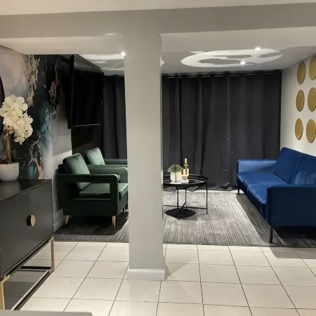 The Circle Suite Near JFK Airport Отели рядом с достопримечательностью «Железнодорожная станция JFK Air Train»