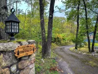 The Vibrary Inn, a Fantasy Minnewaska Escape. Minutes from Hikes and Waterfalls.