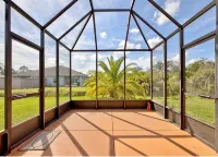 Spacious 2-bedroom villa in Sebring, screened patio, grill, bonus room, sleeps