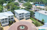 SWEET MAGNOLIA: 4 min walk to BEACH-Bikes-3 Bedrooom- 3 Full Bath - 4-Star