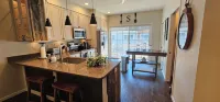 3-bedroom 3.5 bath condo in enchanting Saugatuck with AC, WiFi. Relax and unwind