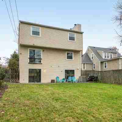 Walk to Metro-Near Washington DC-Amazon HQ-DCA Airport-Pentagon-Crystal City Hotel Exterior