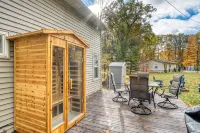 Lake George Getaway: Cozy cottage w/ kayaks, cornhole, Xbox, volleyball - 3 estrellas