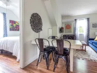 NEW! Marigold & Poppy - Group-Friendly Douglas Retreat - Central & Walkable Hotels in Douglas