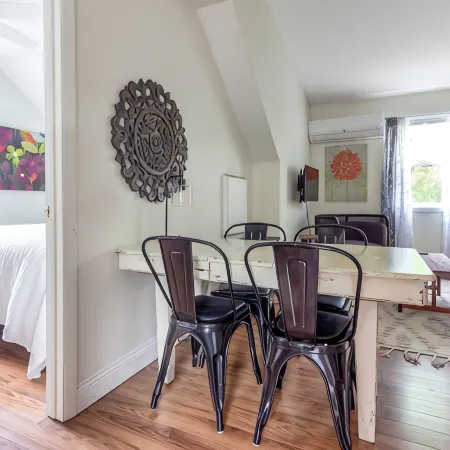 Poppy Cottage  Bright 1BR Apartment in Douglas