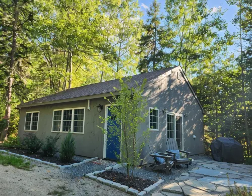 Newly renovated waterfront cottage with spectacular sunset views