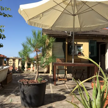 villa surrounded by greenery a few steps from the sea with terrace and garden