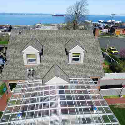 Chez ZigZag: 2 Bdrm. Full Kitchen, Water/Mtn - Killer View, Sauna. Awesome Patio Hotel Exterior