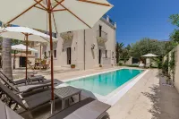 Villa Raphael, luxury property with swimming pool and sea view - بوتيك