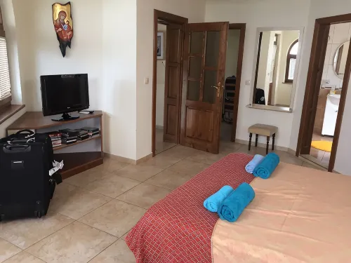 5 Star Luxury Villa - Large Private Pool - Spacious Rooms - Panoramic Sea Views