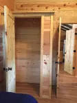 Hand Crafted Log Cabin, minutes away from your outdoor adventure