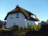 Unique Thatched Cottage with a Private Garden and Parking, Including Utilities and Laundry Service - Homestays