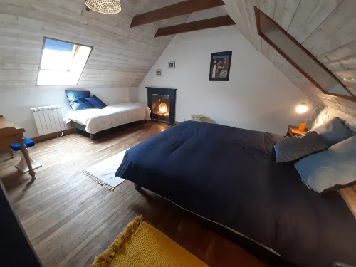 Pretty Fisherman's Cottage with Courtyard in Town Center - 200m from the Port