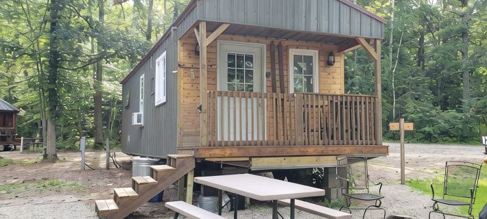Tiny cabin in towering pines, with lake view. Pets accepted! Hotels in Hubbard County