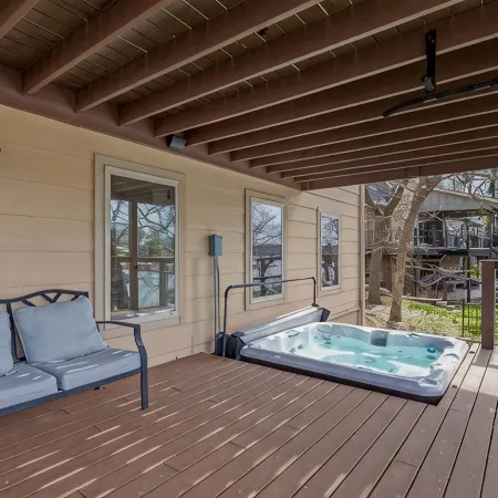 New Luxury Water Front Oasis with New Private Dock & Hot Tub!!