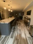 1 block to lake, 2 blocks-Surf Ballroom, & 3 blocks-City Park-Perfect posh stay!