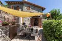Paolina house, typical Tuscan structure with pool, surrounded by nature - Country Houses