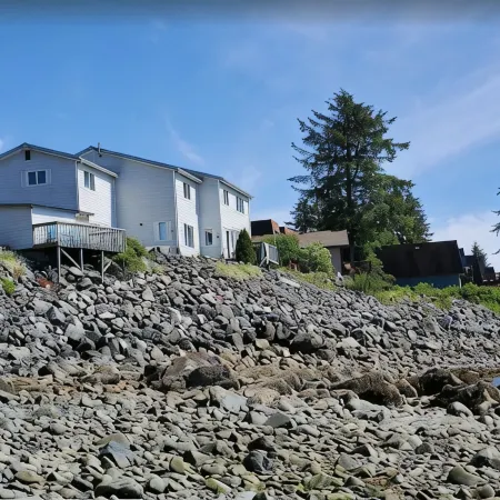 {Forget-Me-Not Inn} Alaskan Waterfront Vacation Rental (Deer Suite)