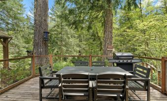 Riverfront Luxury Cabin-Hot Tub-EV-Deluxe Kitchen-WiFi