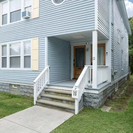 Fully Stocked Kitchen, AC, Wi-Fi, W/D, Near Baseball and Walk to Downtown