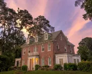 Entire Historic Home with 3620Sqft Perfect for Families - Homestays
