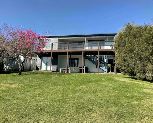 Beaches / Family Getaway / Amazing views / Golf / Wineries / Hot springs. Hotels in Rosebud