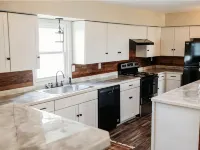 Cozy Midwest Bunkhouse located in the heart of the Ozarks! Hotels in Wright County