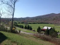 Enjoy, Beautiful, up close & personal mountain views ,1 mile from Lake Chatuge - Wifi