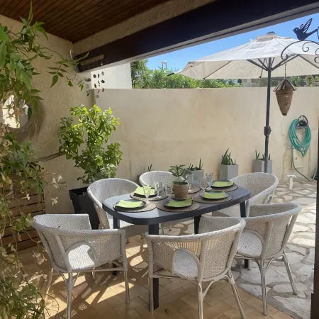 House 130 metres from the sea